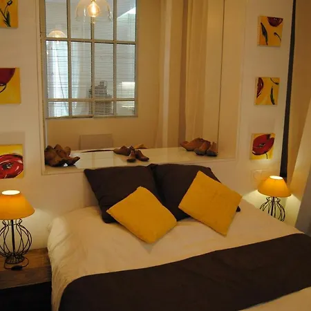 アパート On Montmartre Street