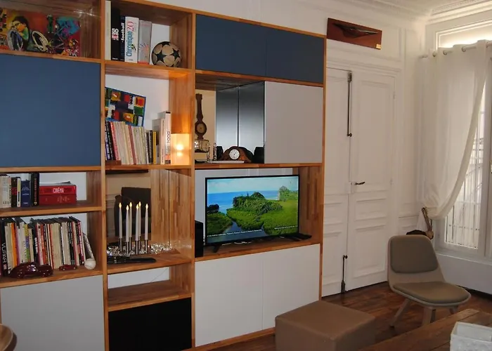 On Montmartre Street Apartment *