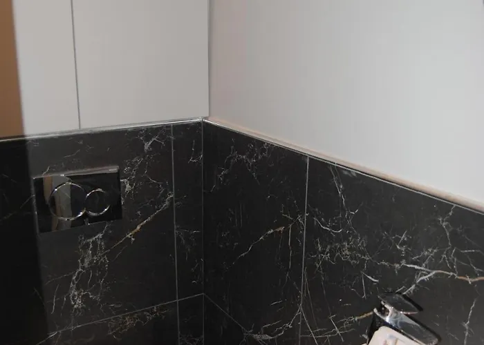 On Montmartre Street